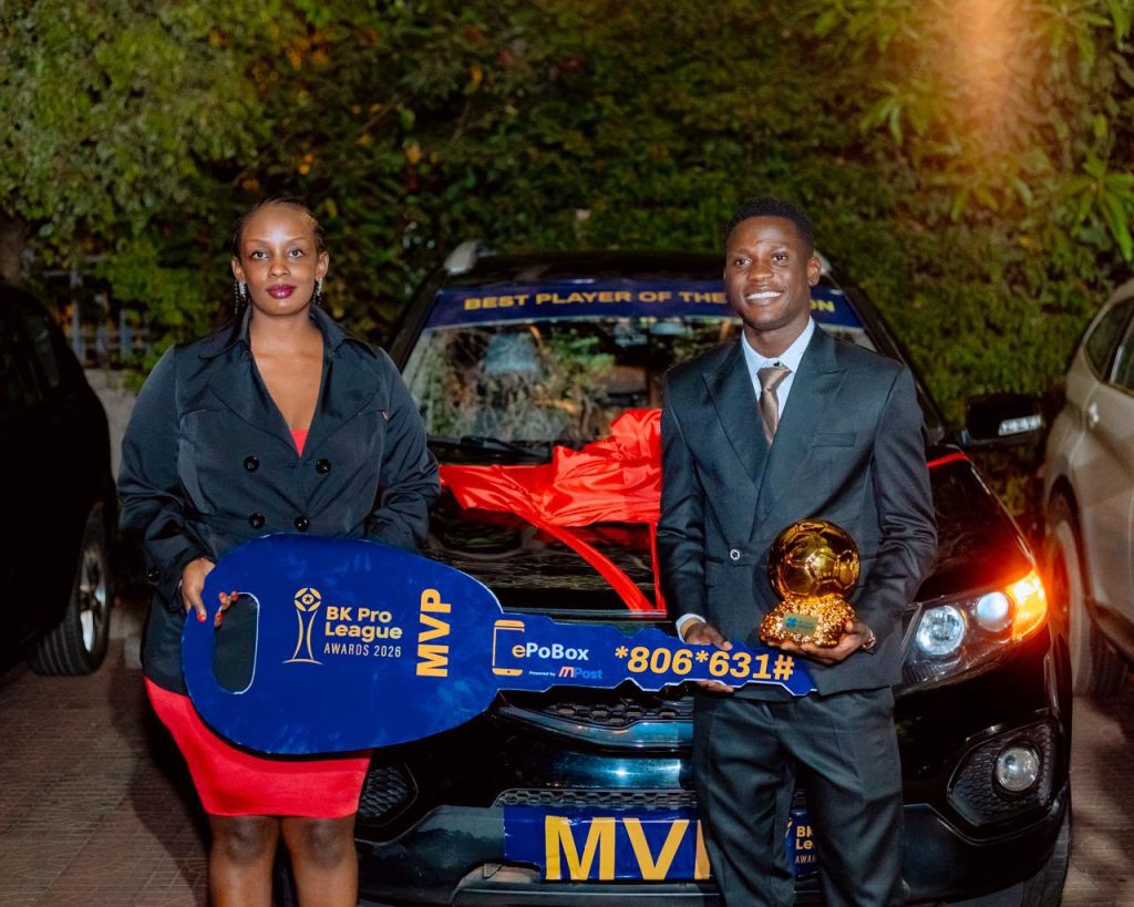 Girumugisha-yashyikirijwe-imdoka-yo-mu-bwoko-bwa-KIA-Sorento-ifite-agaciro-ka-Miliyoni-15-zamafaranga-yu-Rwanda-1024x819
